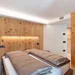 Wood Mountain Planet House *